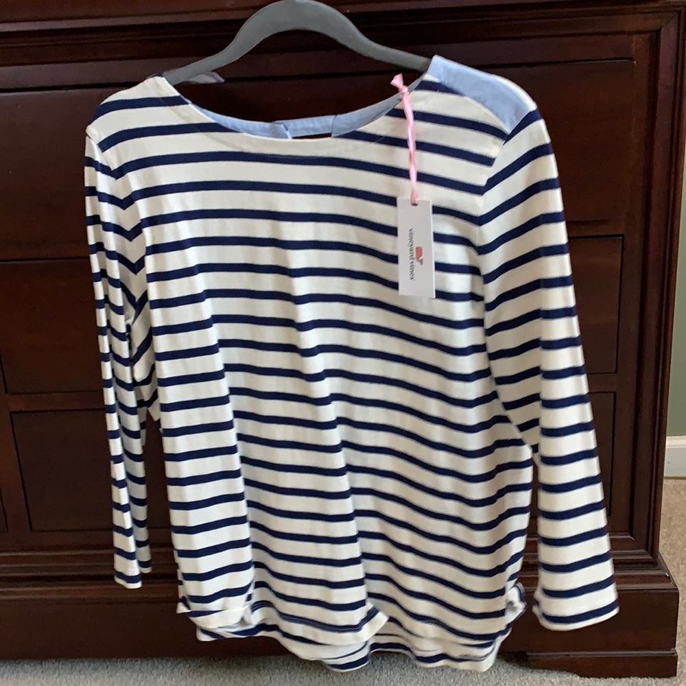 Vineyard vines top.
